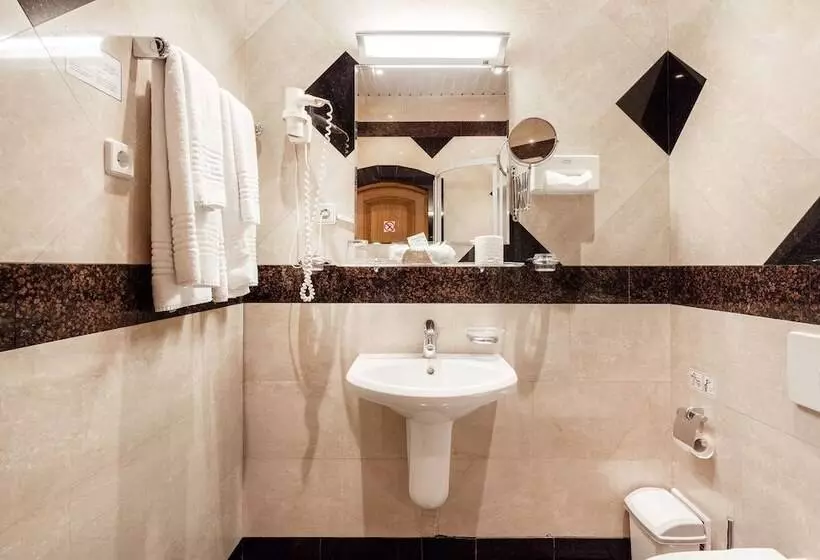 هتل Atrium Suites