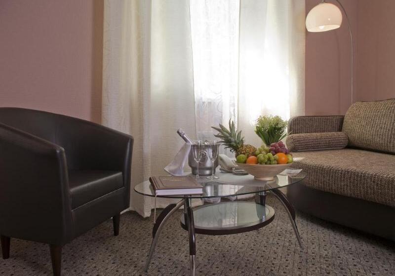 هتل Best With Free Parking