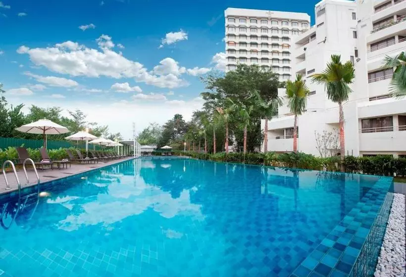 Отель Dorsett Grand Subang