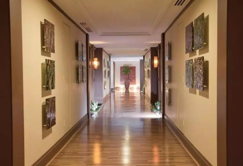 Отель Dorsett Grand Subang