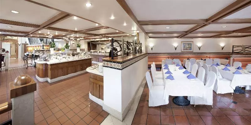 Отель Dorsett Grand Subang