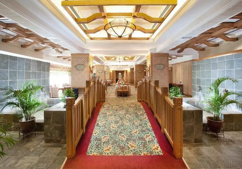 Отель Dorsett Grand Subang