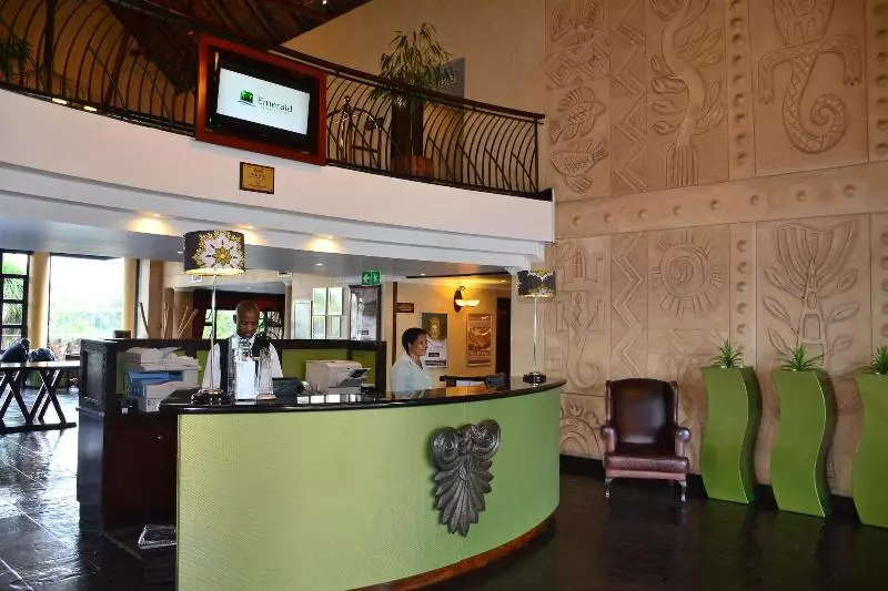 호텔 Emerald Resort & Casino