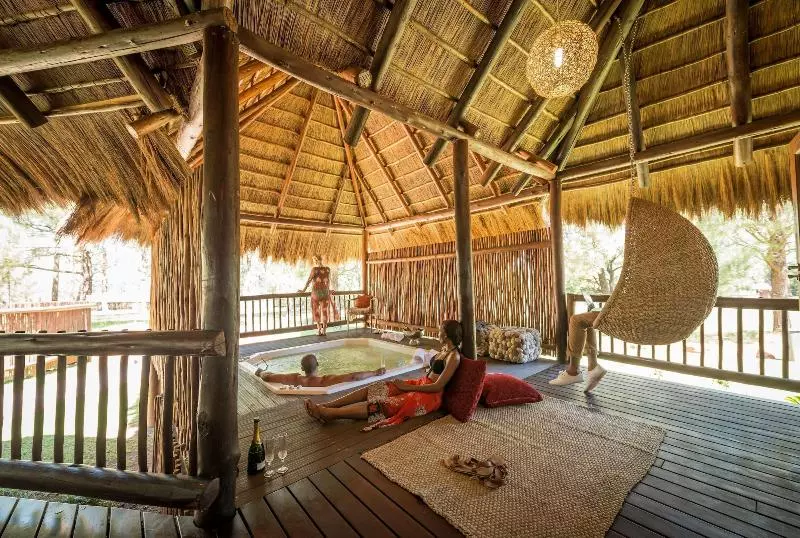 호텔 Emerald Resort & Casino