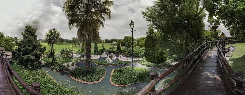 호텔 Emerald Resort & Casino