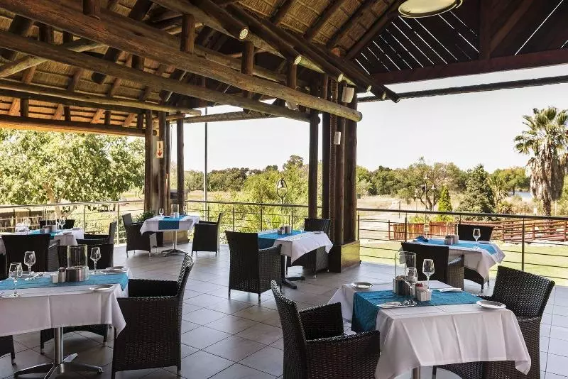 호텔 Emerald Resort & Casino