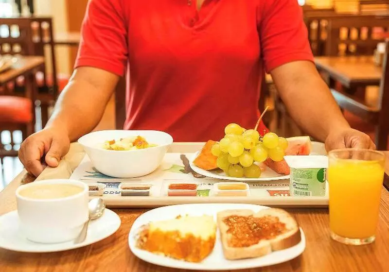 Отель Ibis Vitoria Praia Do Canto