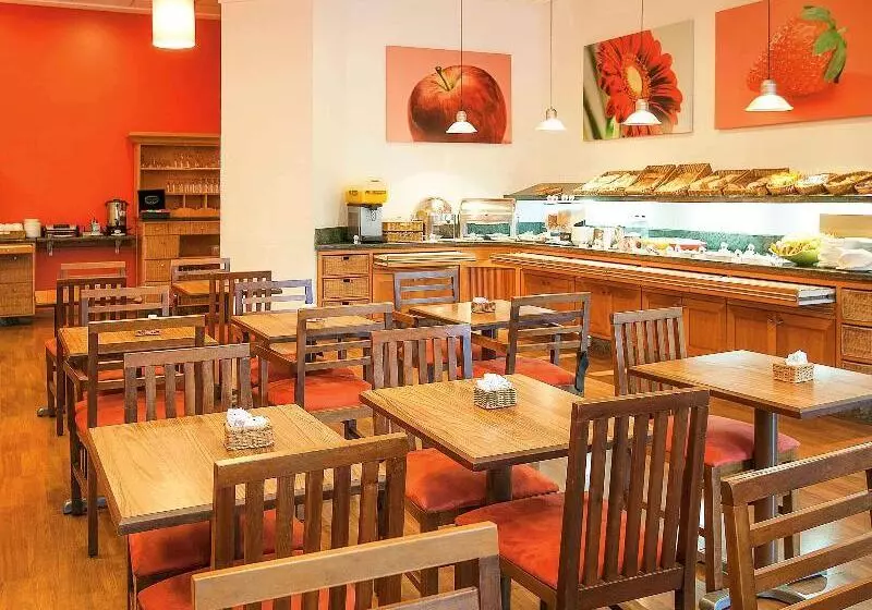 Отель Ibis Vitoria Praia Do Canto