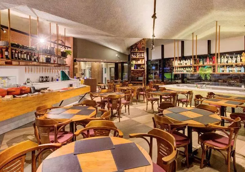 Отель Ibis Vitoria Praia Do Canto