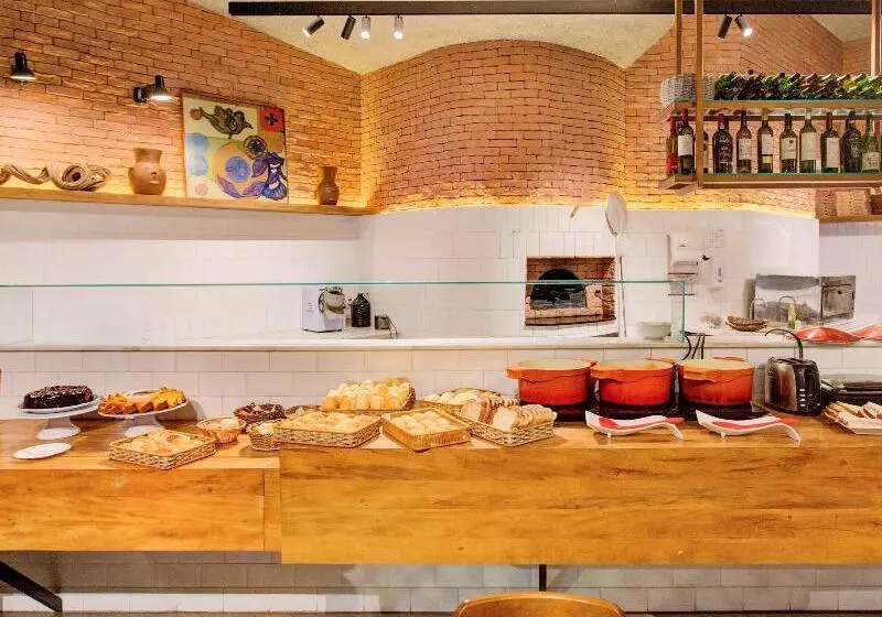 Отель Ibis Vitoria Praia Do Canto