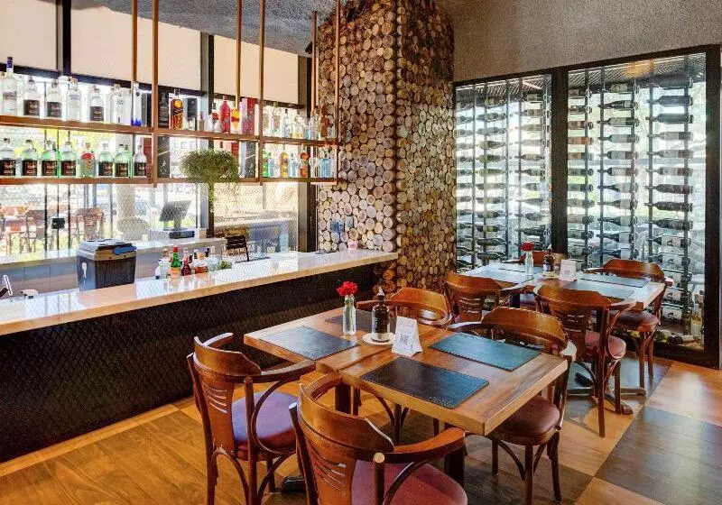 Отель Ibis Vitoria Praia Do Canto