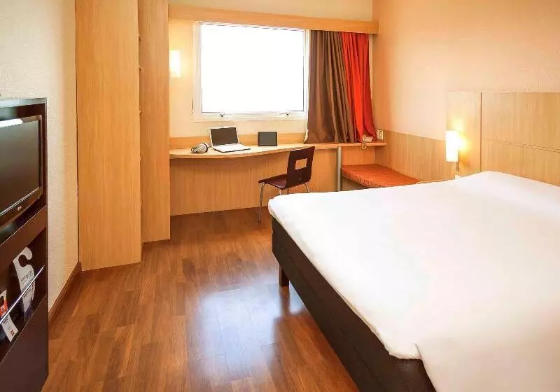 Отель Ibis Vitoria Praia Do Canto