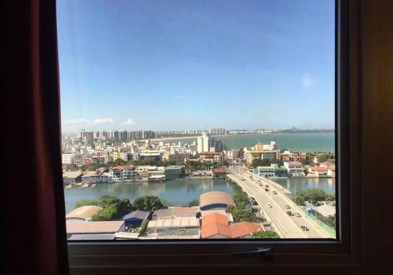 Отель Ibis Vitoria Praia Do Canto