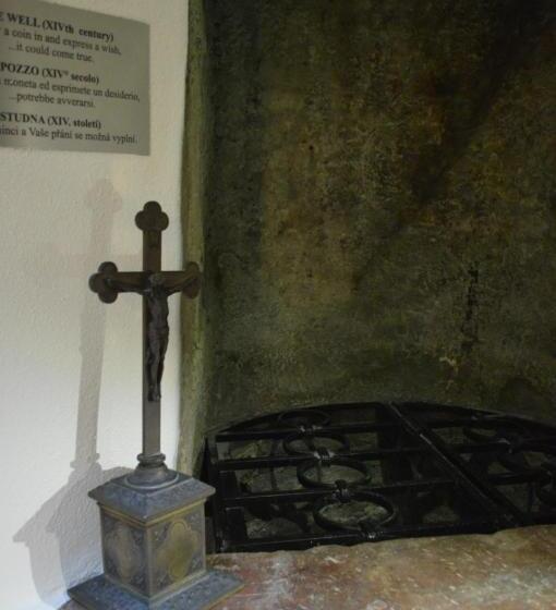 هتل The Golden Wheel