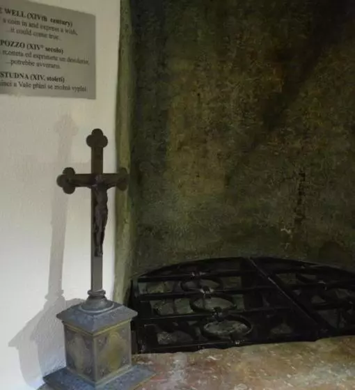 هتل The Golden Wheel