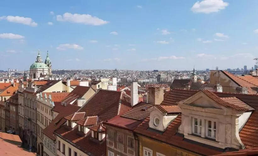 هتل The Golden Wheel