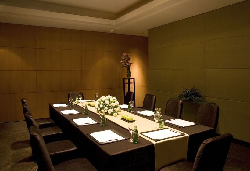 هتل The Grand New Delhi