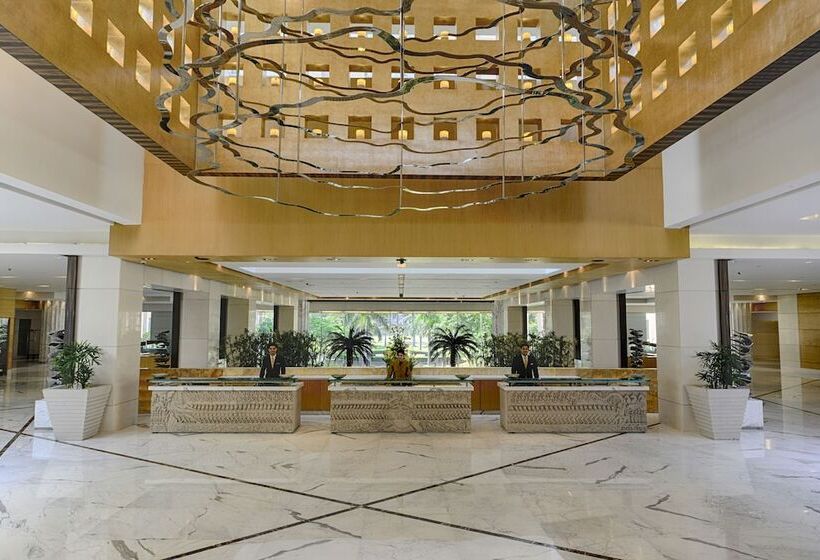 هتل The Grand New Delhi