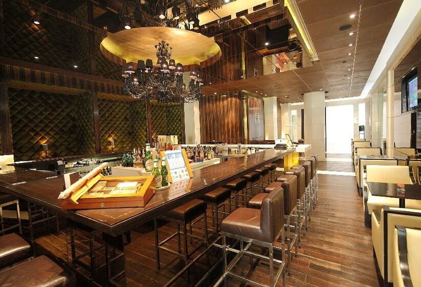 هتل The Grand New Delhi