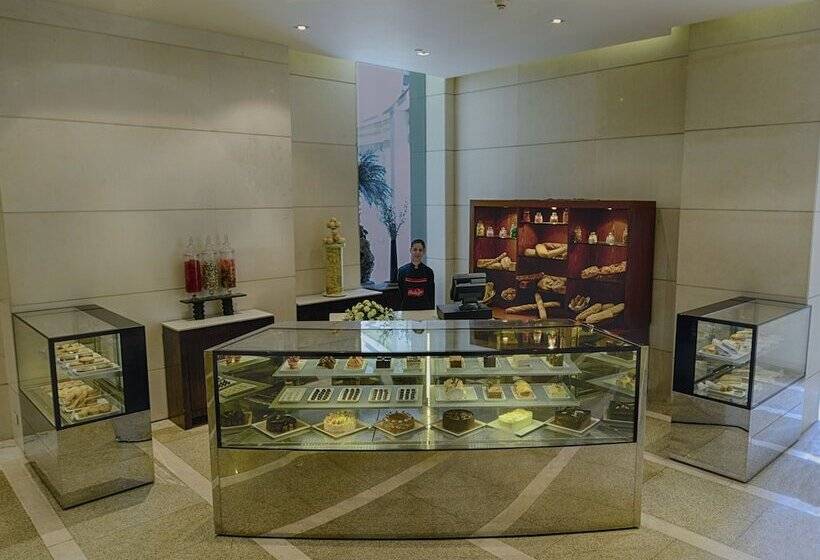 هتل The Grand New Delhi