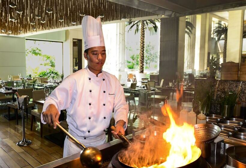 هتل The Grand New Delhi