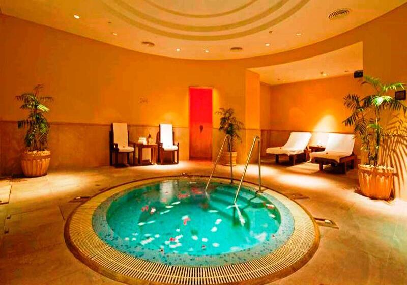 هتل The Grand New Delhi