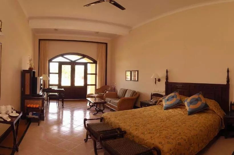 호텔 The Lalit Golf & Spa Resort Goa