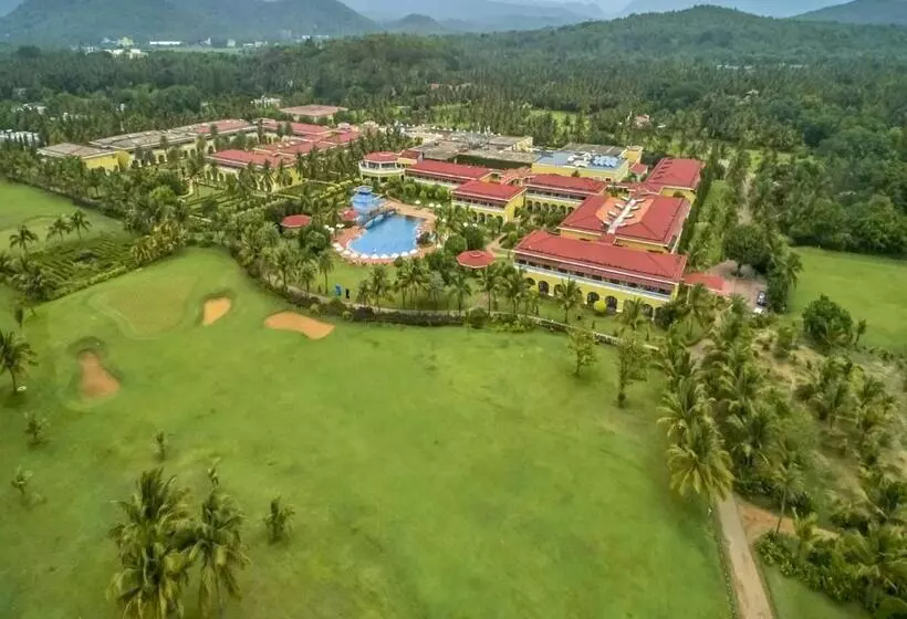 호텔 The Lalit Golf & Spa Resort Goa