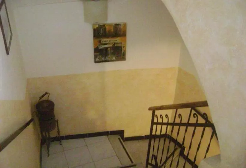 ベッドアンドブレックファースト La Finestrella Di Montalto Locanda