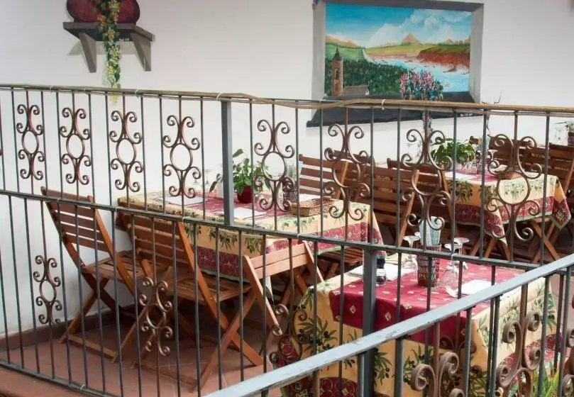 ベッドアンドブレックファースト La Finestrella Di Montalto Locanda