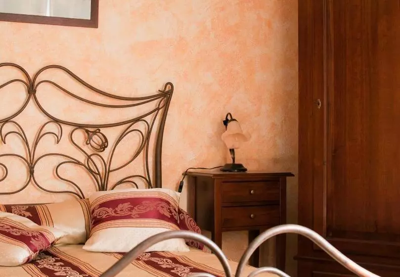 ベッドアンドブレックファースト La Finestrella Di Montalto Locanda