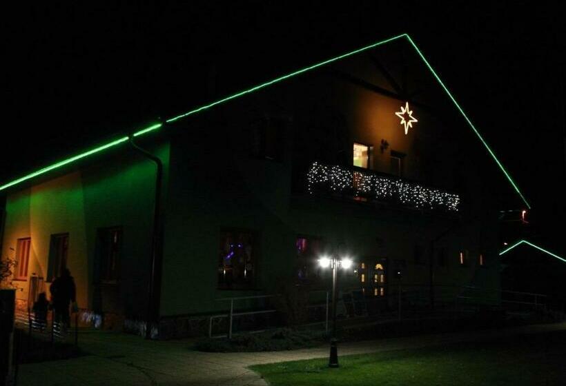 بنسيون Restaurace A Penzion Kamenec