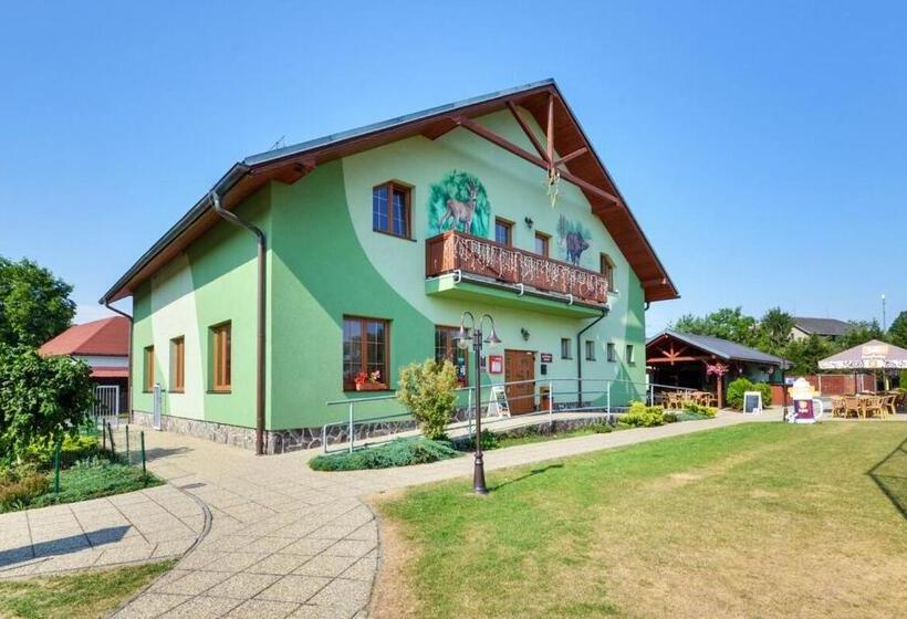 بنسيون Restaurace A Penzion Kamenec