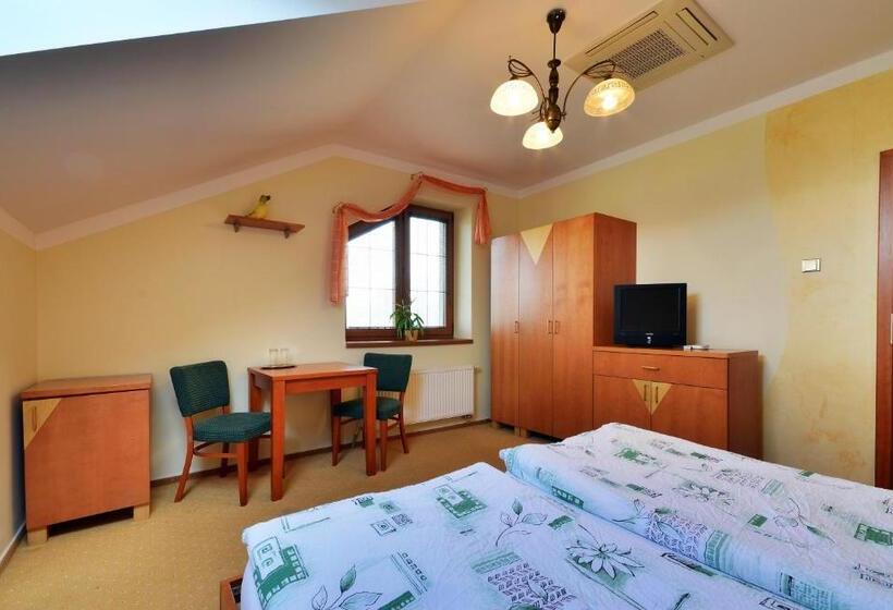 بنسيون Restaurace A Penzion Kamenec