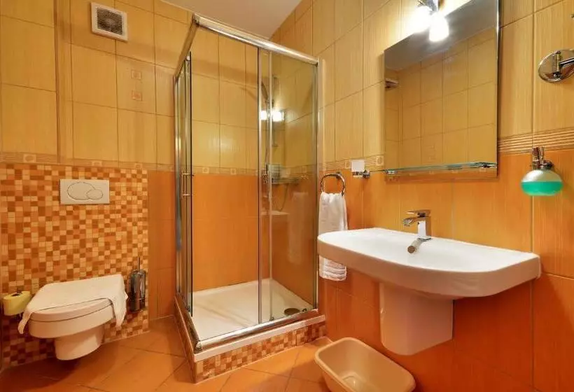 Majatalo Restaurace A Penzion Kamenec