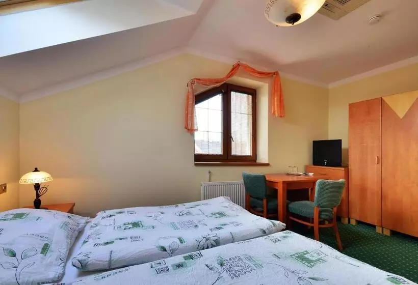 Majatalo Restaurace A Penzion Kamenec