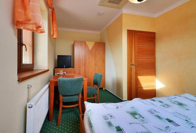 بنسيون Restaurace A Penzion Kamenec