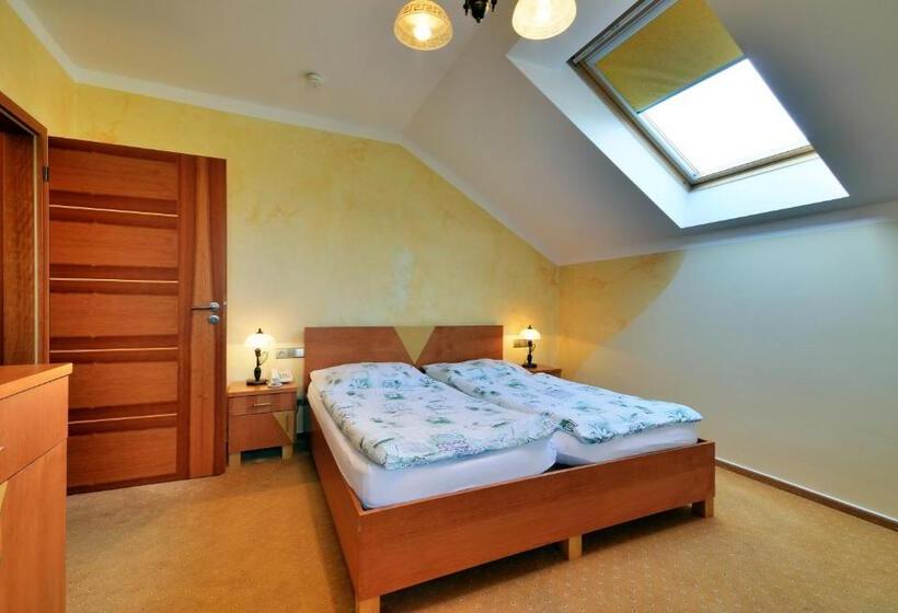 بنسيون Restaurace A Penzion Kamenec