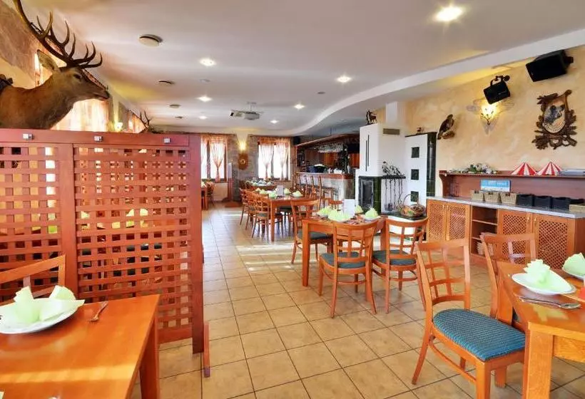 Majatalo Restaurace A Penzion Kamenec