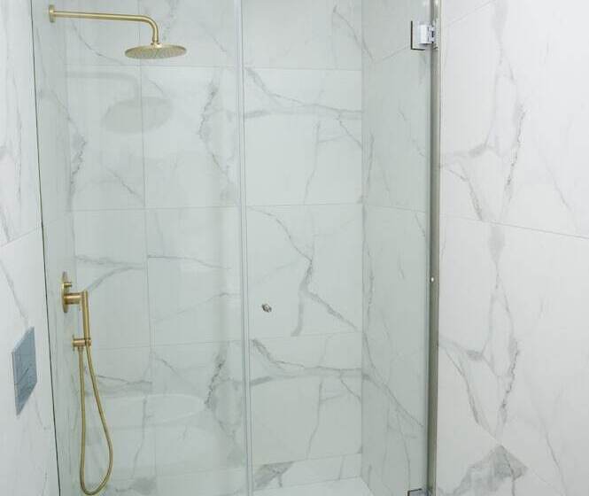 تختخواب و صبحانه Guimarães In