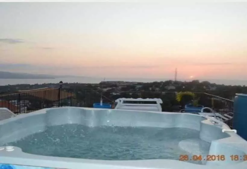 تختخواب و صبحانه Sea Breeze