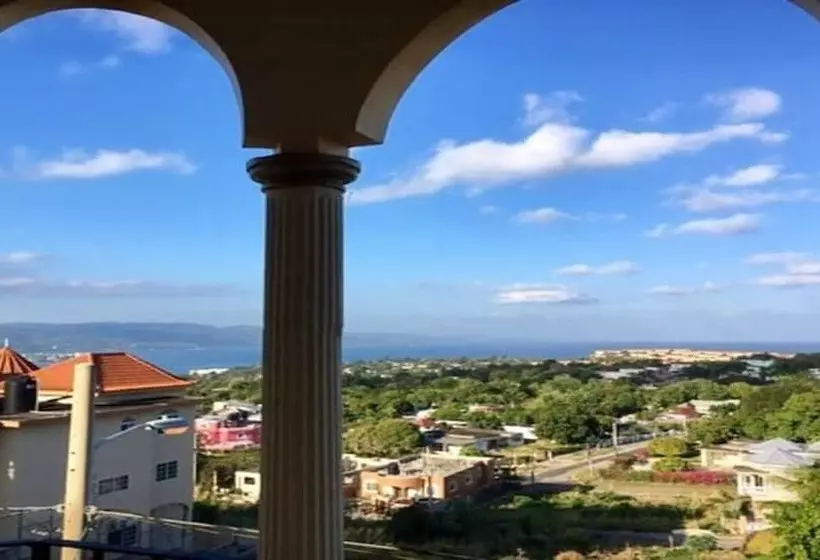 تختخواب و صبحانه Sea Breeze