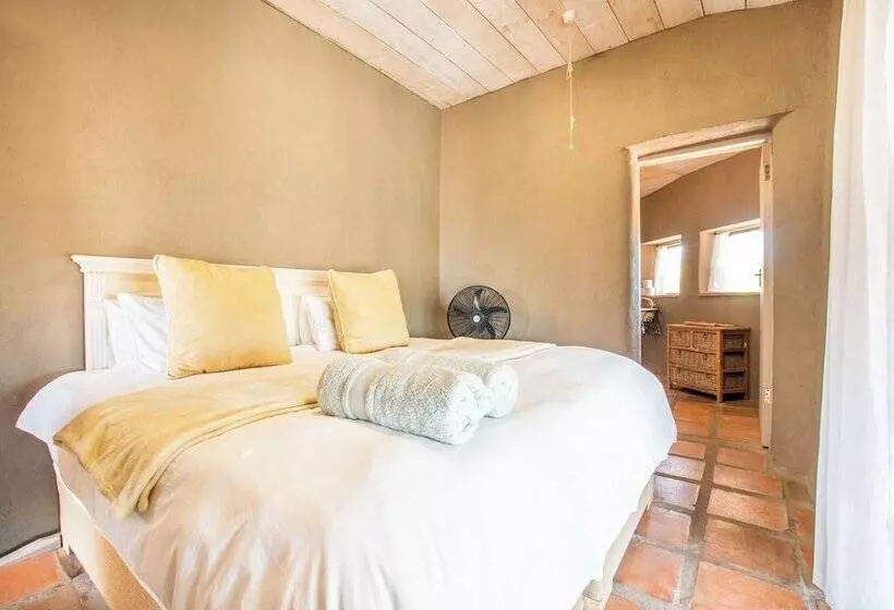 Hotelli Avani Lodge Private Nature Reserve