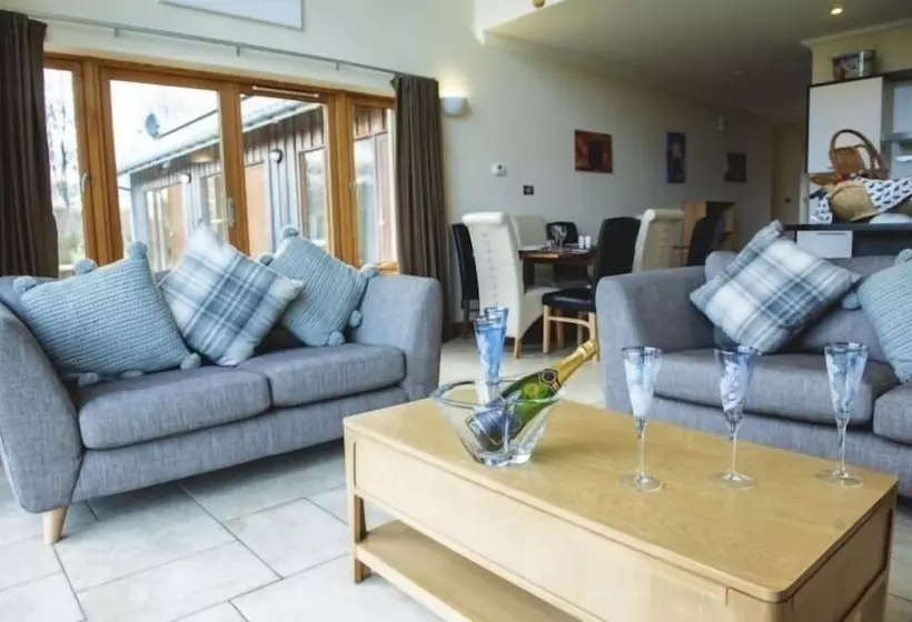 Hotelli Clovenstone Lodges