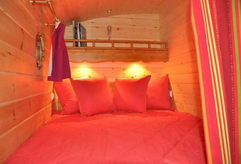 Hotelli La Roulotte Des Elfes