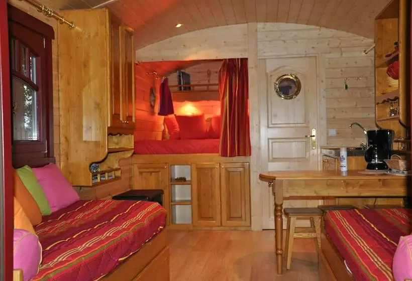 Hotelli La Roulotte Des Elfes