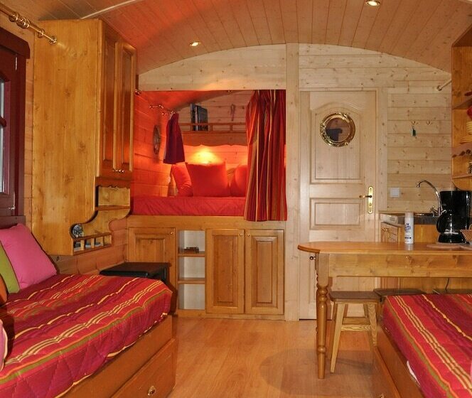 ホテル La Roulotte Des Elfes