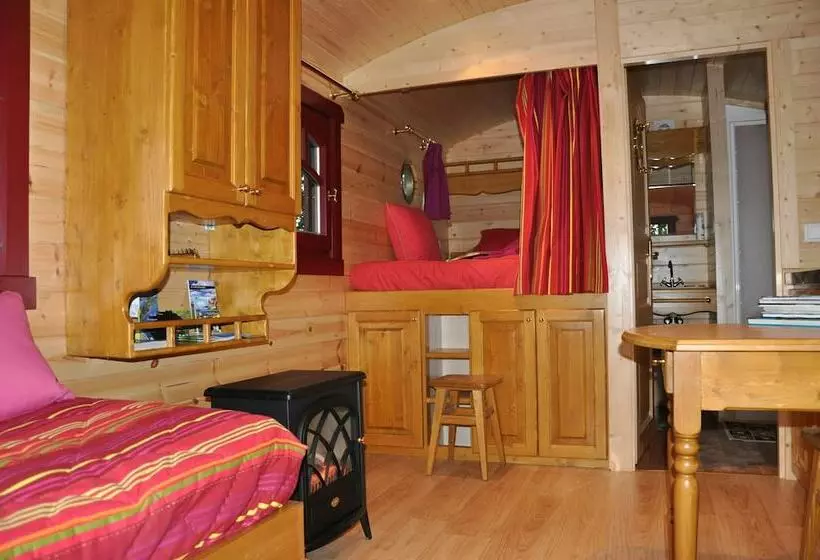 Hotelli La Roulotte Des Elfes