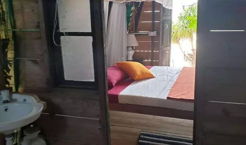 هتل Moon Isle Beach Bungalow