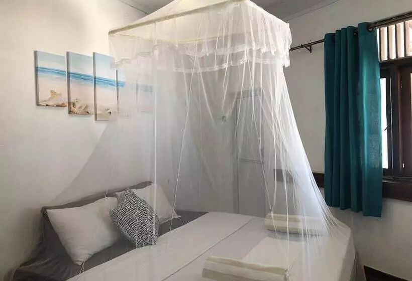 هتل Moon Isle Beach Bungalow